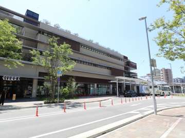 マンションの向かいにあるVIERRA塚口