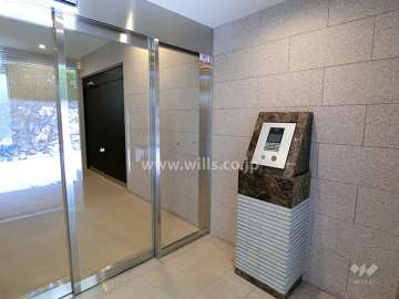 エントランスはオートロック付きです。