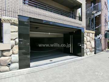 駐車場出入り口（ロボットゲート付き）