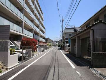 敷地南側の前面道路