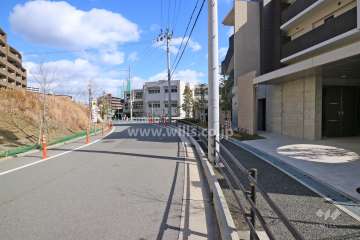 敷地北側の前面道路