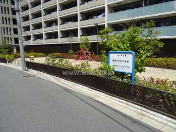 敷地に隣接して公園があります。