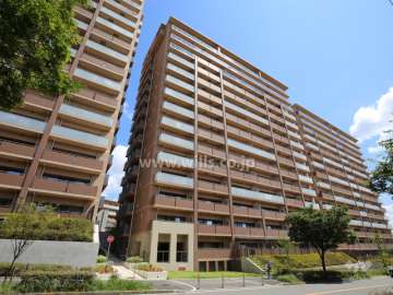 ジオ千里中央ビューコートC棟の外観（南西側から）