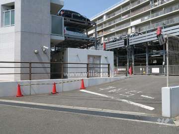 駐車場出入り口