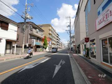 敷地南側の前面道路