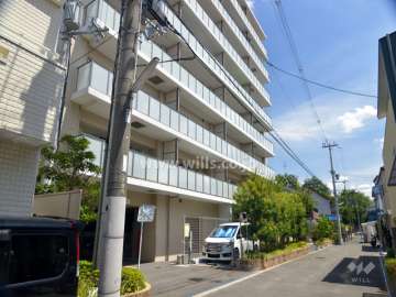 敷地南側の前面道路