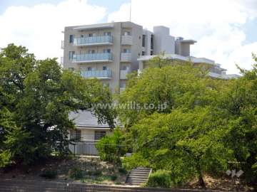 Brillia高槻桜堤公園の外観東面遠景（芥川を挟んで）