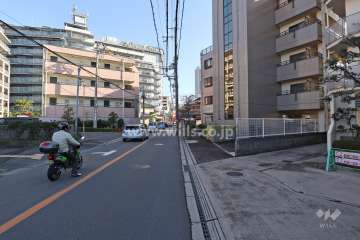 敷地北東側の前面道路