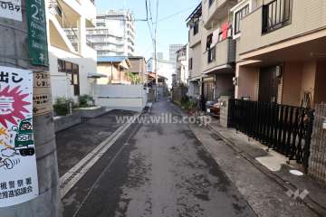 敷地南側の前面道路