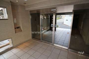 エントランスはオートロック付きです