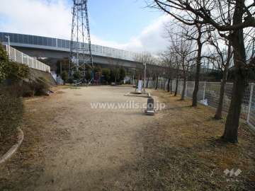 敷地に隣接する児童公園