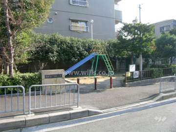 敷地西側に隣接する公園