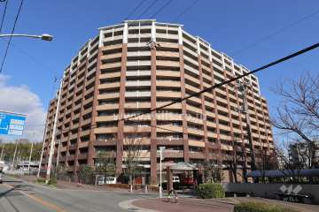 イトーピア高槻グランドガーデンズの外観(南東側から)