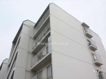 イトーピア高槻松が丘A棟の外観（北西側から）