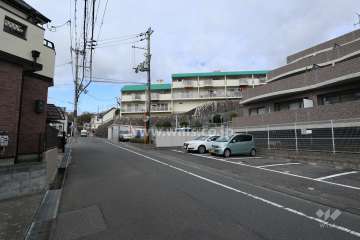 イトーピア高槻松が丘B棟の遠景