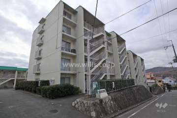 イトーピア高槻松が丘B棟の外観（北東側から）