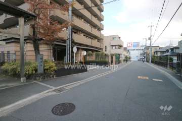 敷地南側の前面道路