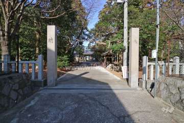 敷地に隣接する「鴨神社」