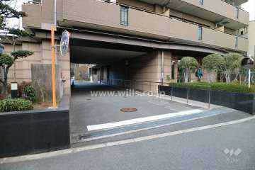 駐車場出入り口