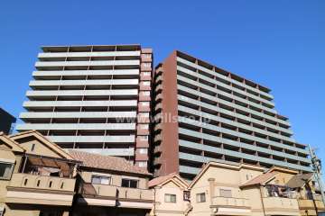 ウェリス高槻パークスクエアの外観（南西側から）