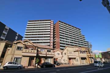 ウェリス高槻パークスクエアの外観（南西側から）