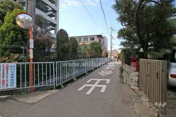 敷地北側の前面道路