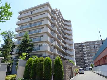 エステムコート高槻グラジオスの外観（北西側から）
