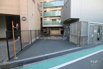 駐車場出入り口