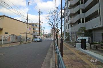 敷地北西側の前面道路