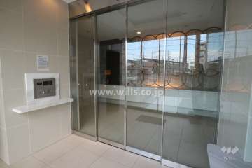 エントランスはオートロック付きです。