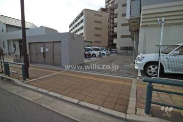 駐車場出入り口