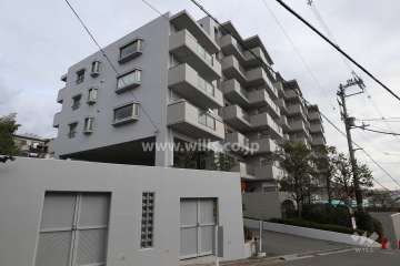 エミナンス高槻の外観（南西側から）