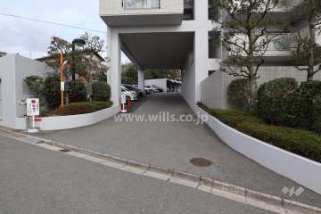 駐車場出入り口