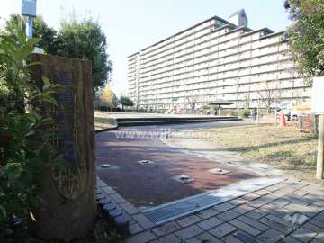 敷地に隣接する道鵜町公園