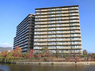 エンゼルハイムリバーサイド高槻外観（南側から）