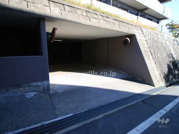 駐車場出入り口