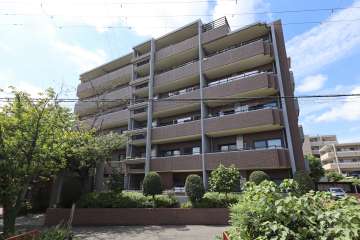 グランドメゾン高槻の外観（東側から）