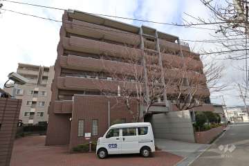 グランドメゾン高槻の外観（東側から）