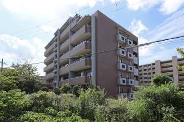 グランドメゾン高槻の外観（北東側から）