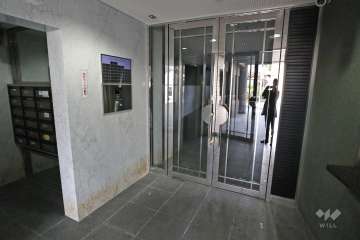 エントランスはオートロック付きです。