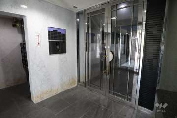 エントランスはオートロック付きです。