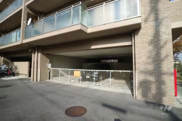 敷地内南西側駐車場（屋内機械式）