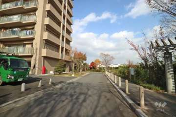 敷地南東側の前面道路