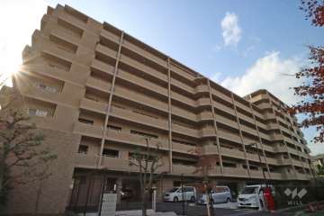 グランノア高槻阿武山LUCEの外観（南東側から）