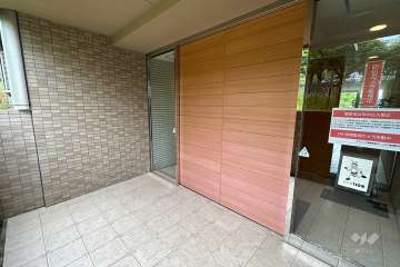 南西側エントランス