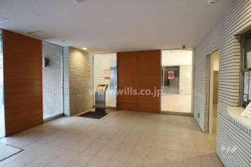 エントランスはオートロック付きです。