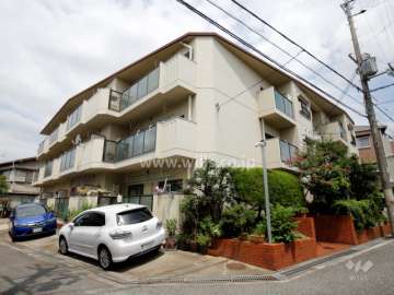 グリーンエクセル高槻の外観（南東側から）