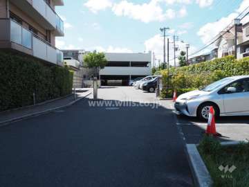 駐車場の出入り口（ロボットゲート付き）