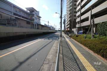 敷地南側の前面道路