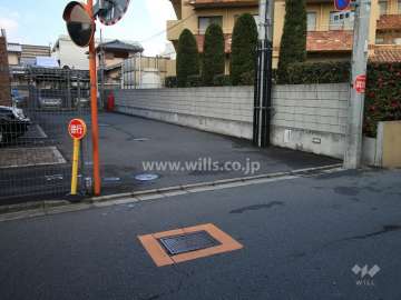 駐車場出入り口